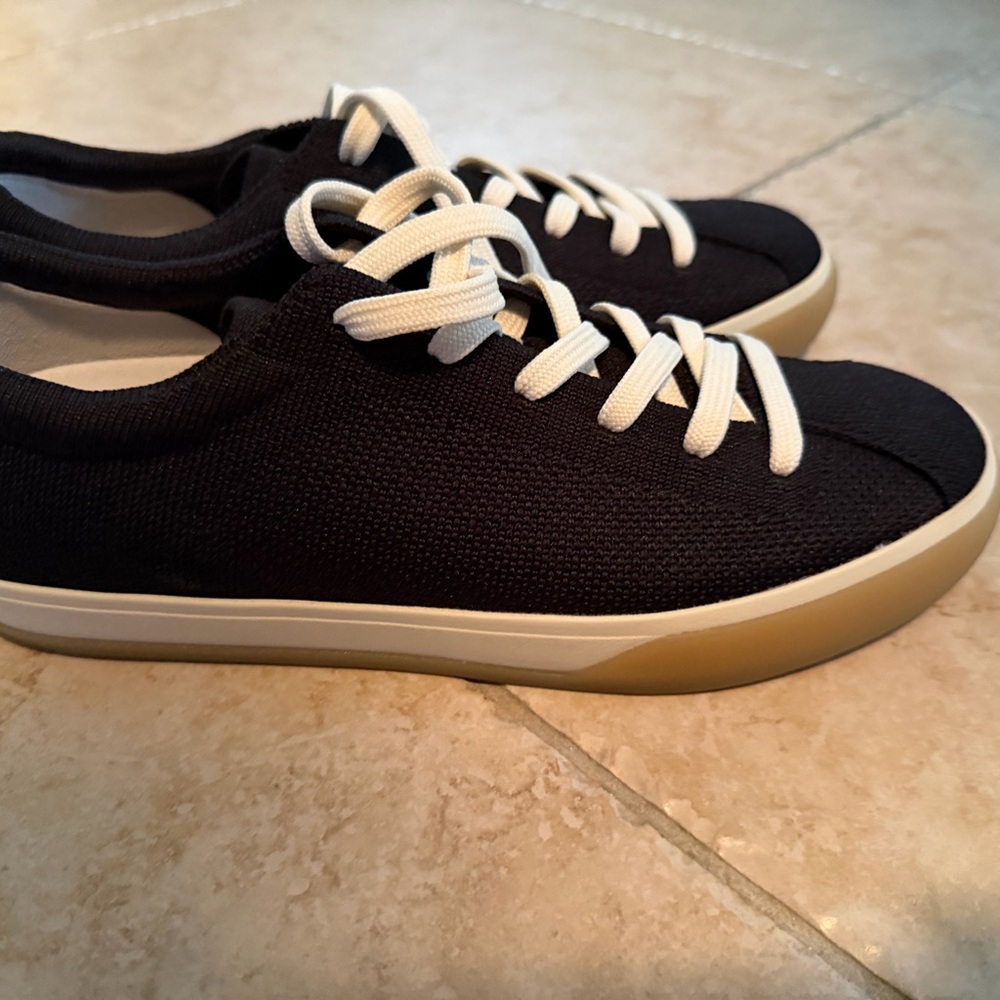 New- but no box! Rothy's Black Knit Lace-Up Sneakers with White Laces